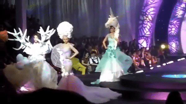 minh hang bi dao mo clip nho nguoi nang vay tranh vap khi catwalk sau khi duoc chon lam hlv the face 2018