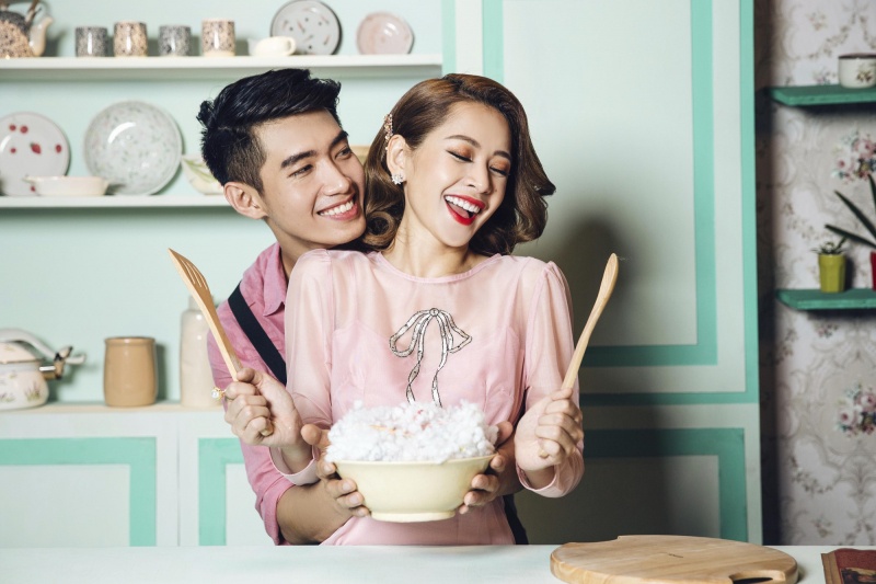 nhin lai cac mv gay song gio cua chi pu