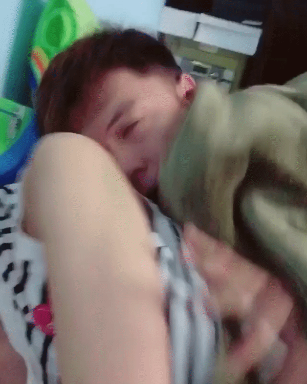 linh chi tung clip giuong chieu ben lam vinh hai khi ve nha me chong tuong lai