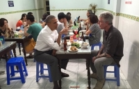 truoc khi tu sat dau bep anthony bourdain mua buc bau troi sup do
