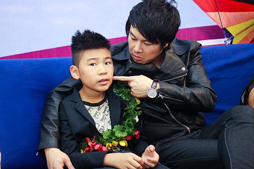 Sau 5 năm rời The Voice Kids, Ngọc Duy 'lột xác' về ngoại hình và đã có bạn gái xinh xắn sau 5 nam roi the voice kids ngoc duy lot xac ve ngoai hinh va da co ban gai xinh xan