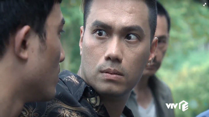 vi thanh nguoi phan xu tien truyen va khi khan gia o chieu duoi