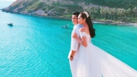hoa hau dai duong dang thu thao hanh phuc trong le dinh hon