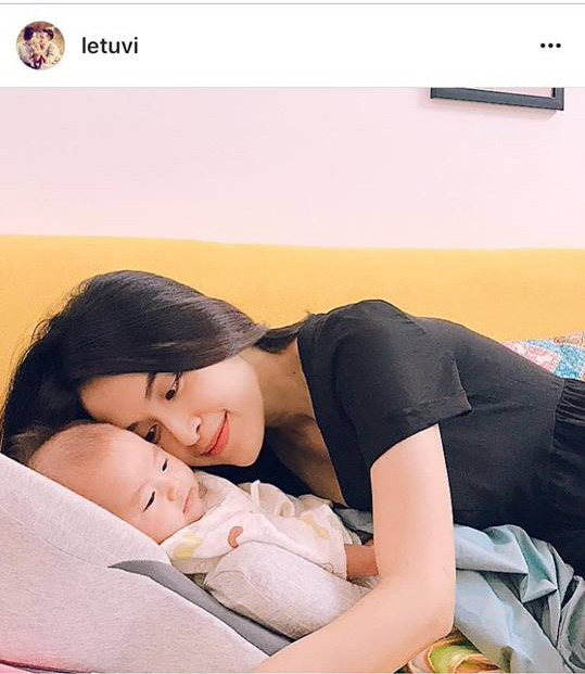 Chán 'úp mở', vợ chồng Tú Vi - Văn Anh khoe ảnh cận mặt con gái nhưng sau đó lại xóa vội chan up mo vo chong tu vi van anh khoe anh can mat con gai nhung sau do lai xoa voi