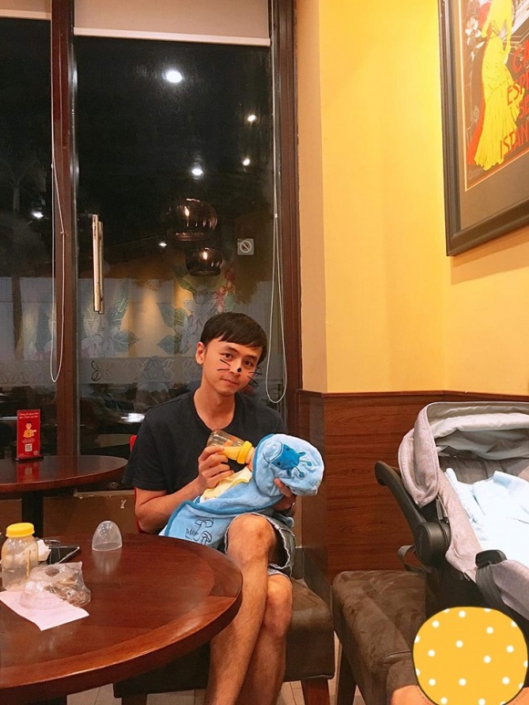 chan up mo vo chong tu vi van anh khoe anh can mat con gai nhung sau do lai xoa voi