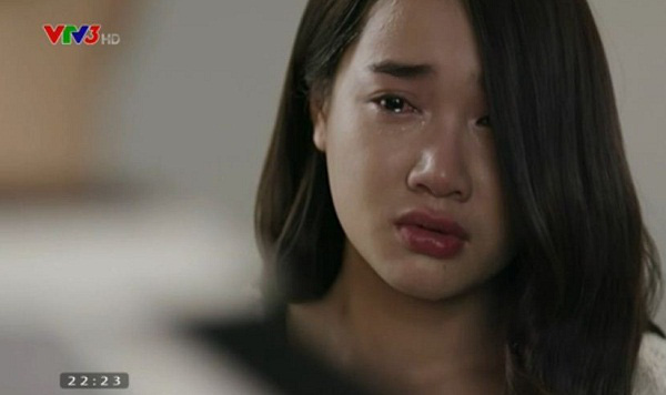 cung la roi nuoc mat thoi nhung dang cap dien xuat cua song hye kyo khien nha phuong xach dep chay theo khong kip