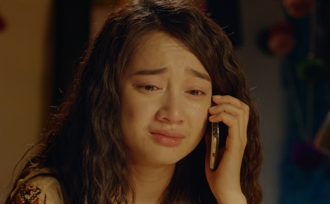 cung la roi nuoc mat thoi nhung dang cap dien xuat cua song hye kyo khien nha phuong xach dep chay theo khong kip