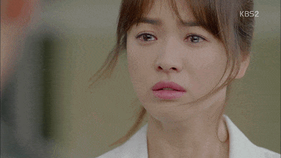 cung la roi nuoc mat thoi nhung dang cap dien xuat cua song hye kyo khien nha phuong xach dep chay theo khong kip