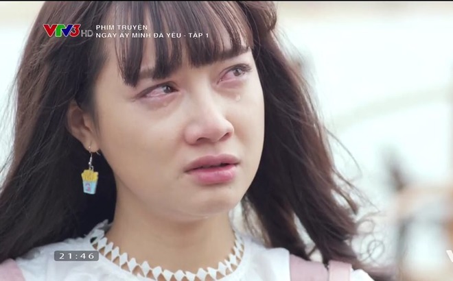 cung la roi nuoc mat thoi nhung dang cap dien xuat cua song hye kyo khien nha phuong xach dep chay theo khong kip
