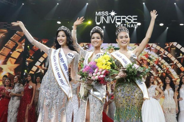 khoanh khac dang yeu hoa hau hhen nie ben len chup anh cung than tuong mau thuy 5 nam truoc