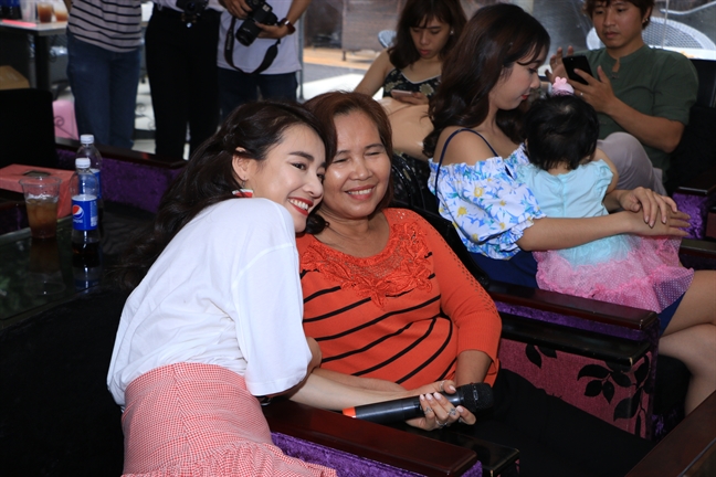 nha phuong bi chi trich an may di vang vi da tha thu cho me nhung van phoi bay chuyen xua