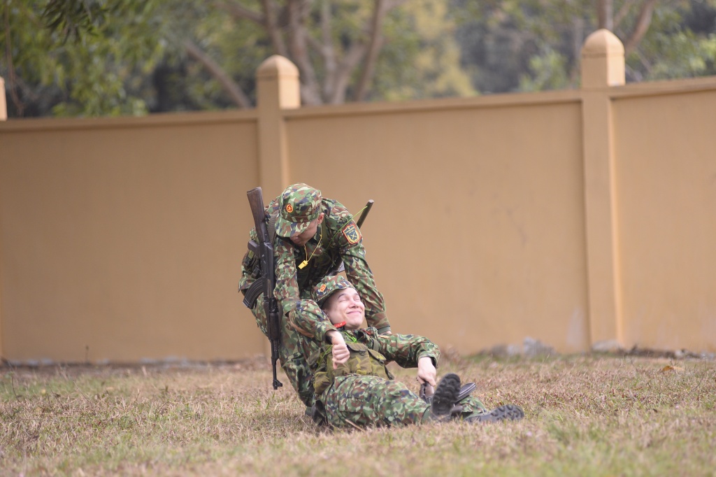 cuoi rot ham voi nhung khoanh khac hai huoc cua sao nhap ngu mua 5