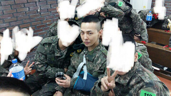 g dragon bi to nhan nhieu dac quyen trong quan ngu