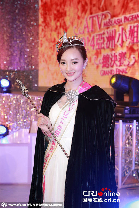 hoa hau chau a 2014 nguoi dep het thoi ngay sau dang quang