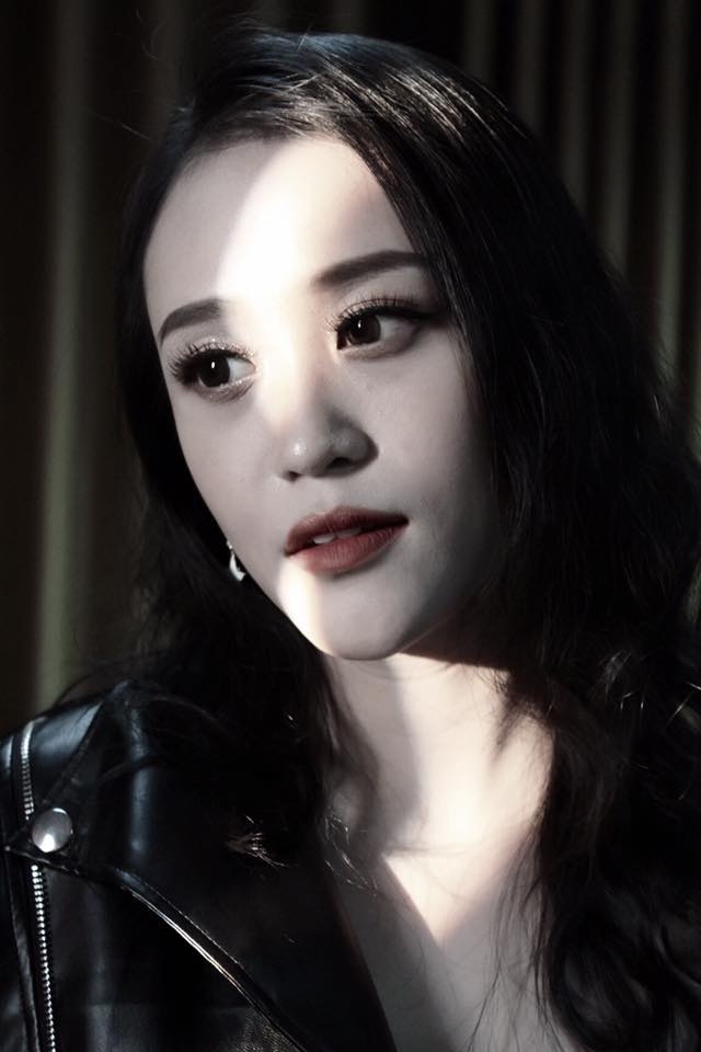 kim anh minh nham tuong cam mat vao game dong nghia voi nghien game