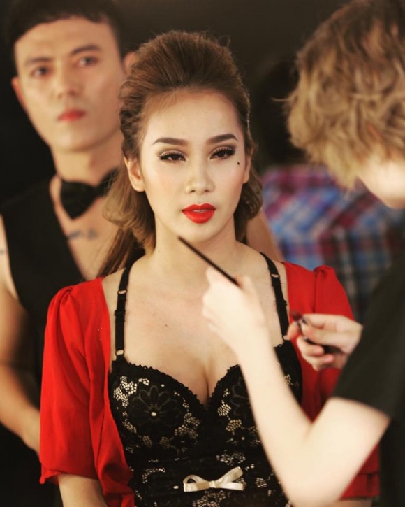 hai thang sau scandal to pham anh khoa ga tinh pham lich len tieng khong phai cu xin loi la se xong