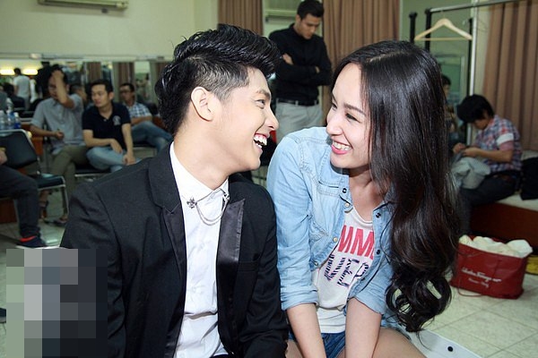 showbiz vo oa khi noo phuoc thinh va mai phuong thuy bi fan loi ra anh sang moi tinh 6 nam bi mat