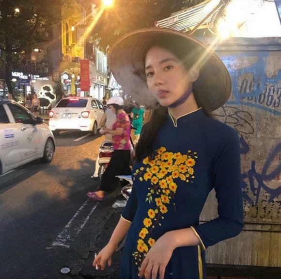 tinh cu cua top big bang khien cu dan mang viet noi gian khi mac ao dai phi pheo thuoc la