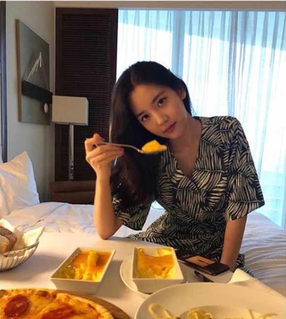 tinh cu cua top big bang khien cu dan mang viet noi gian khi mac ao dai phi pheo thuoc la