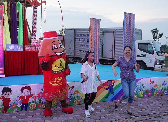 Cùng Trà thanh nhiệt Dr Thanh nhìn lại những khoảnh khắc đáng nhớ trong chương trình biểu diễn nghệ thuật cung tra thanh nhiet dr thanh nhin lai nhung khoanh khac dang nho trong chuong trinh bieu dien nghe thuat