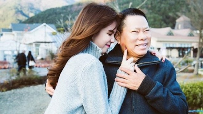 cu dan mang boc phot anh song ao cua ngoc trinh vu khac tiep