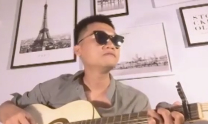 mr can tro danh guitar cuc dieu luyen hat co mot thang dien dang vi em ngat ngay sieu lang tu