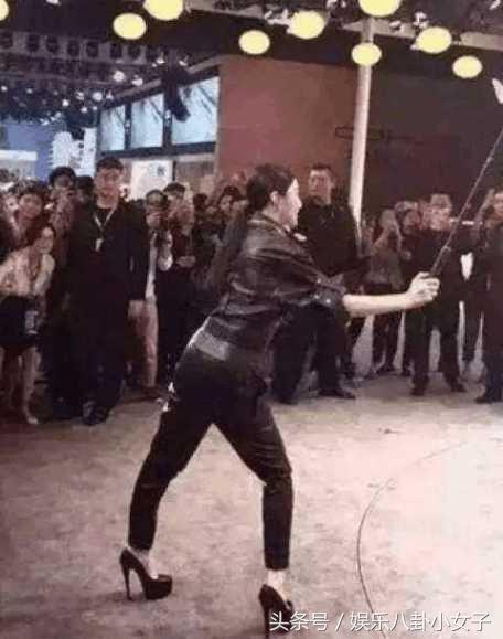 su that hai huoc phia sau nhung buc anh song ao cua sao hoa ngu
