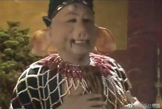 san trong dien hi cong luoc khien fans khong nhin duoc cuoi