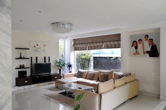 Đừng tưởng đi dép tổ ong là nghèo, Quyền Linh sở hữu gia sản 'khủng' bậc nhất trong giới MC Việt dung tuong di dep to ong la ngheo quyen linh so huu gia san khung bac nhat trong gioi mc viet