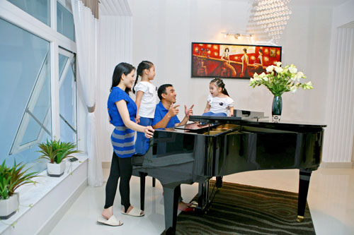 Đừng tưởng đi dép tổ ong là nghèo, Quyền Linh sở hữu gia sản 'khủng' bậc nhất trong giới MC Việt dung tuong di dep to ong la ngheo quyen linh so huu gia san khung bac nhat trong gioi mc viet