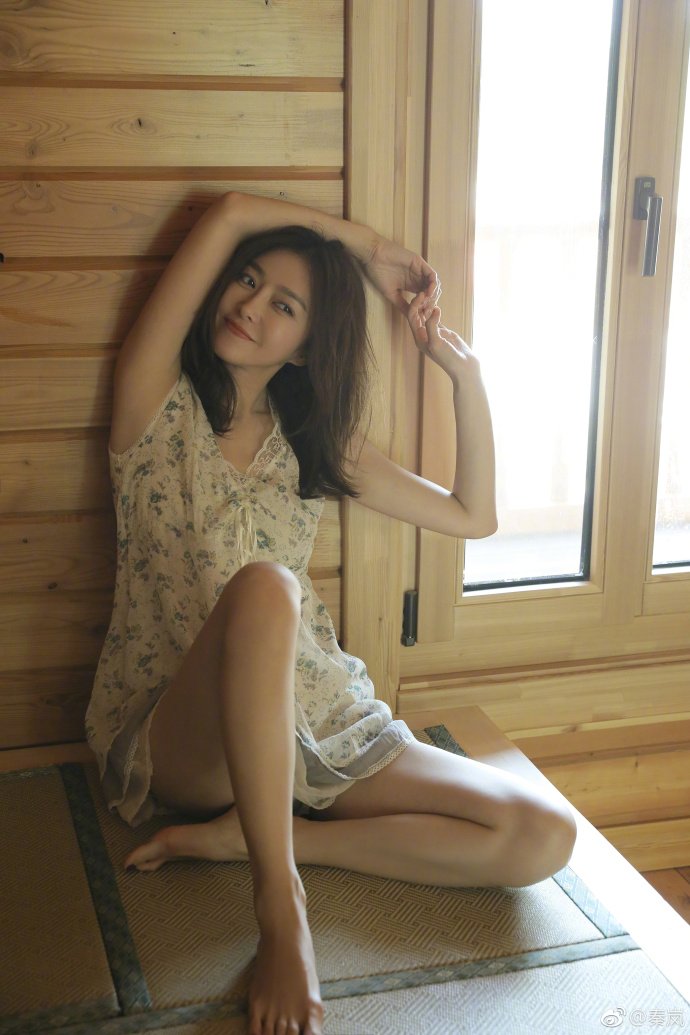 nhan sac u40 tre nhu doi muoi cua phu sat hoang hau trong dien hi cong luoc