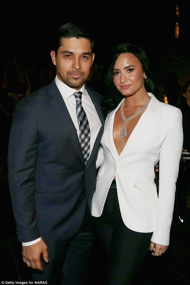 Demi Lovato lần đầu lên tiếng cảm ơn kể từ nhập viện vì dùng ma tuý bất tỉnh demi lovato lan dau len tieng cam on ke tu nhap vien vi dung ma tuy bat tinh