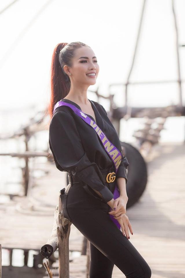 nhung chiec vay giup phan thi mo toa sang va dang quang hoa hau dai su du lich the gioi 2018