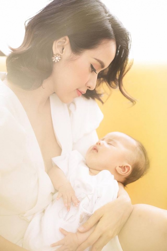 Chán che, diễn viên Tú Vi thoải mái công khai khoe mặt con gái đáng yêu chan che dien vien tu vi thoai mai cong khai khoe mat con gai dang yeu