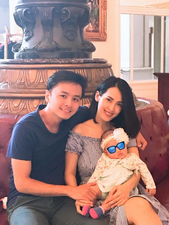 chan che dien vien tu vi thoai mai cong khai khoe mat con gai dang yeu