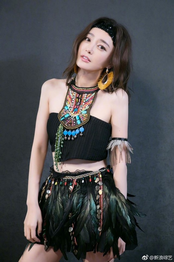 thoi trang san bay don gian nhung tre trung sanh dieu cua phu sat hoang hau tan lam
