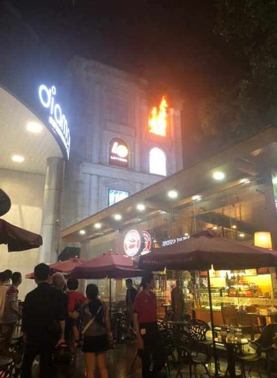 ho ngoc ha dung hat vi chay o toa nha diamond plaza