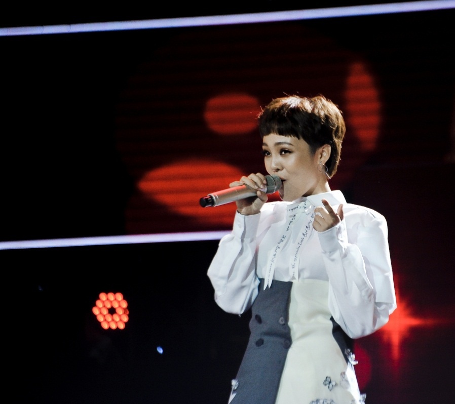 thai binh co nang 18 tuoi hai lan khien toc tien bat khoc tai the voice 2018