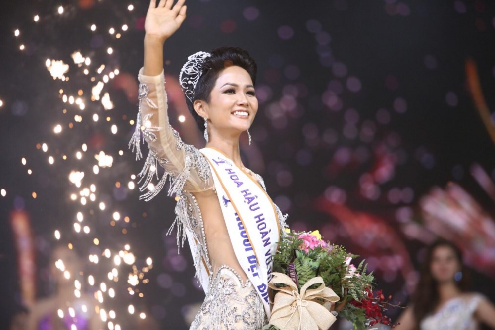 Đâu chỉ H'Hen Niê, Hoàng Thùy - Mâu Thủy cũng từng để tóc tém 'chất' không kém dau chi hhen nie hoang thuy mau thuy cung tung de toc tem chat khong kem