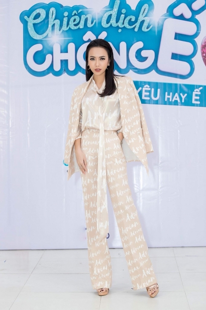 Gần 2 năm, Diệu Nhi 'bỏ bùa' fan với phong cách thời trang 'chất lừ' gan 2 nam dieu nhi bo bua fan voi phong cach thoi trang chat lu