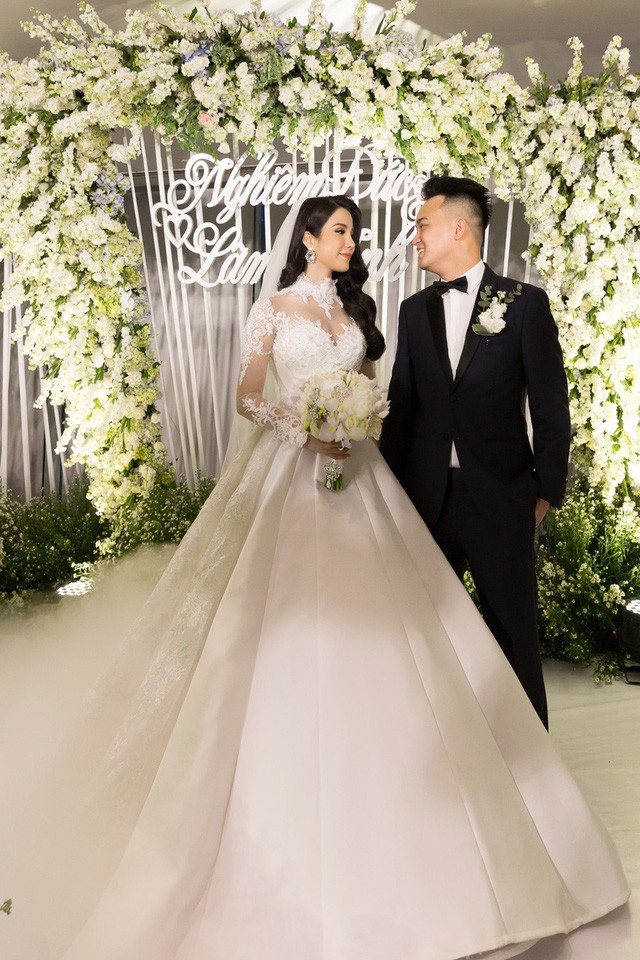 truoc nha phuong nhieu my nhan viet cung bi nghi cuoi chay bau khi mac ao co dau ma bung lum lum