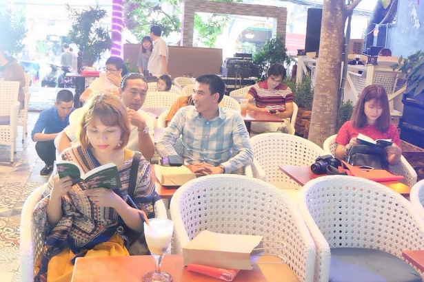 nha van nguyen quynh trang ca cuoc doi danh cho viec viet
