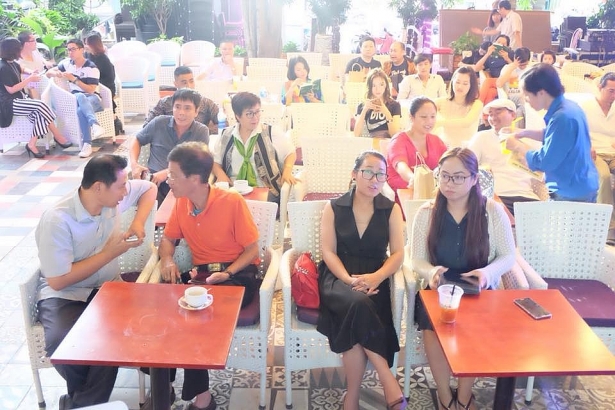 nha van nguyen quynh trang ca cuoc doi danh cho viec viet