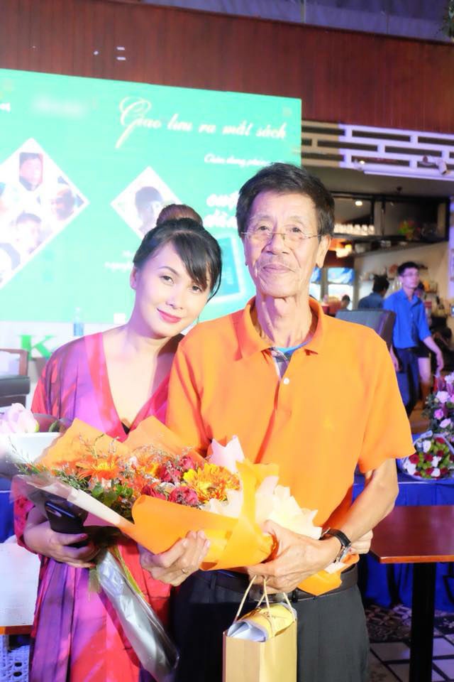 nha van nguyen quynh trang ca cuoc doi danh cho viec viet