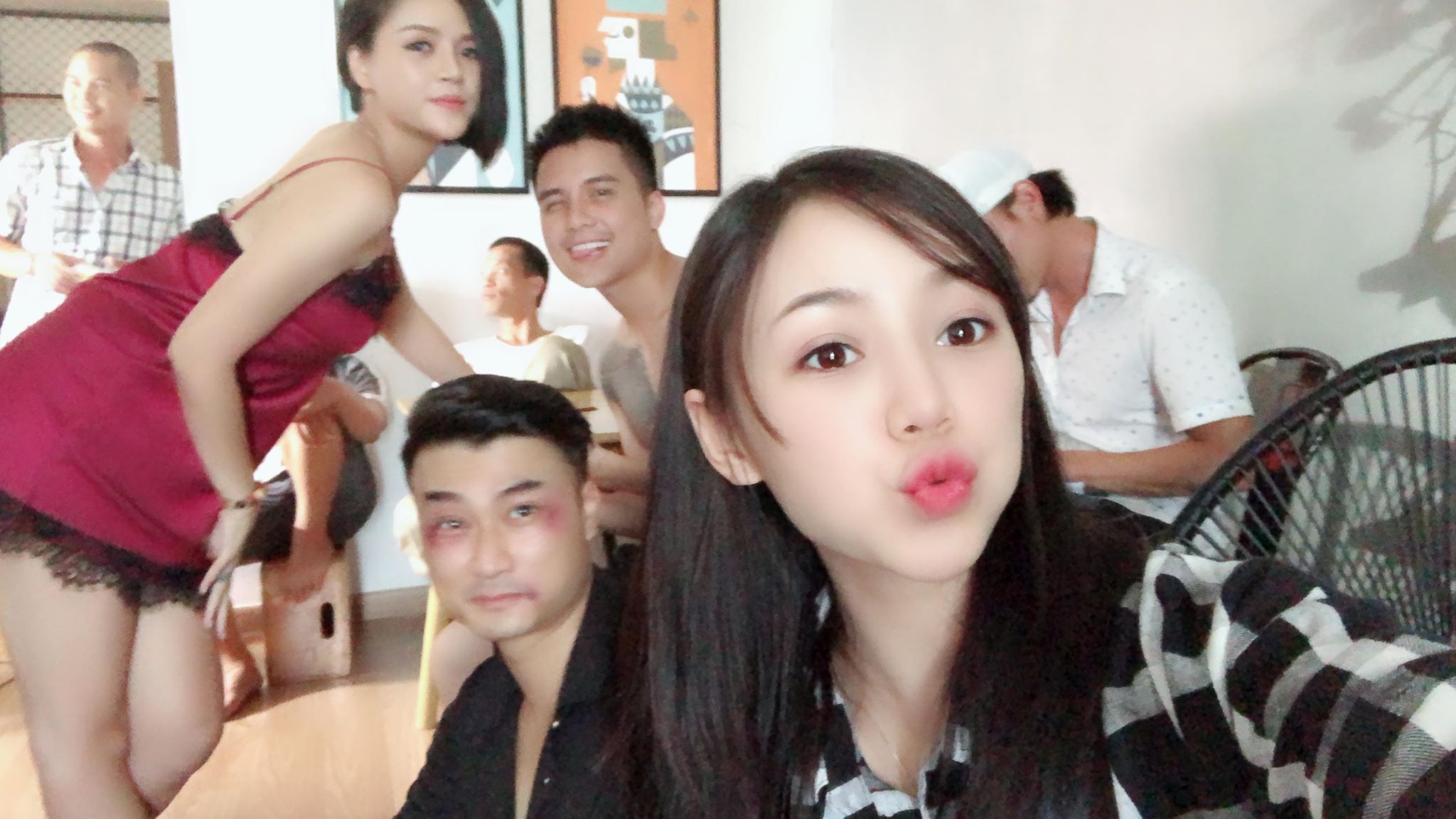 nhung hinh anh khong duoc phat song cua quynh bup be