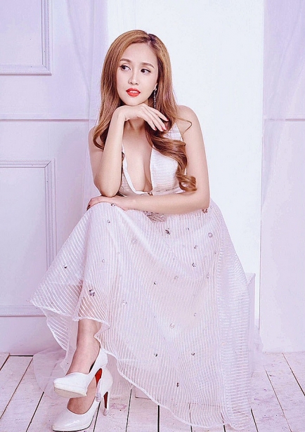 phuong hang gao nep gao te va hanh trinh lot xac tu hotgirl den nu dien vien thanh lich