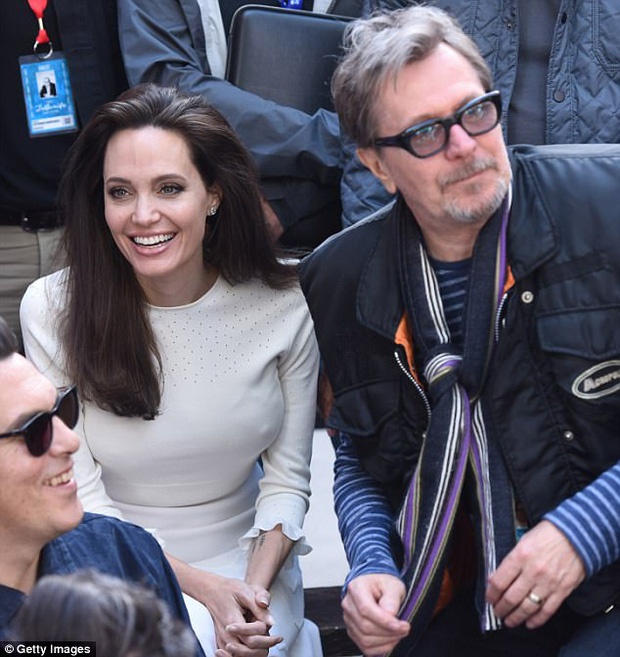 soc angelina jolie brad pitt chinh thuc tai hop