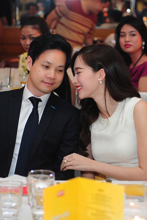 Những khoảnh khắc thân mật của hoa hậu Thu Thảo và bạn trai đại gia nhung giay phut tinh nhu cai binh cua hoa hau thu thao va ban trai