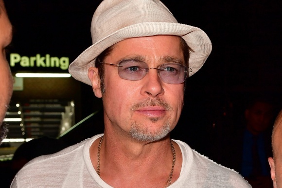 giua tin don tai hop voi angelina jolie brad pitt bat ngo xin loi vo cu