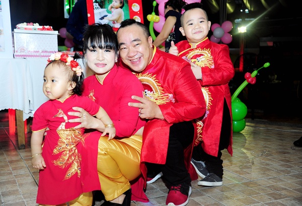 dan dien vien bong dung muon khoc sau 9 nam thay doi khong ngo